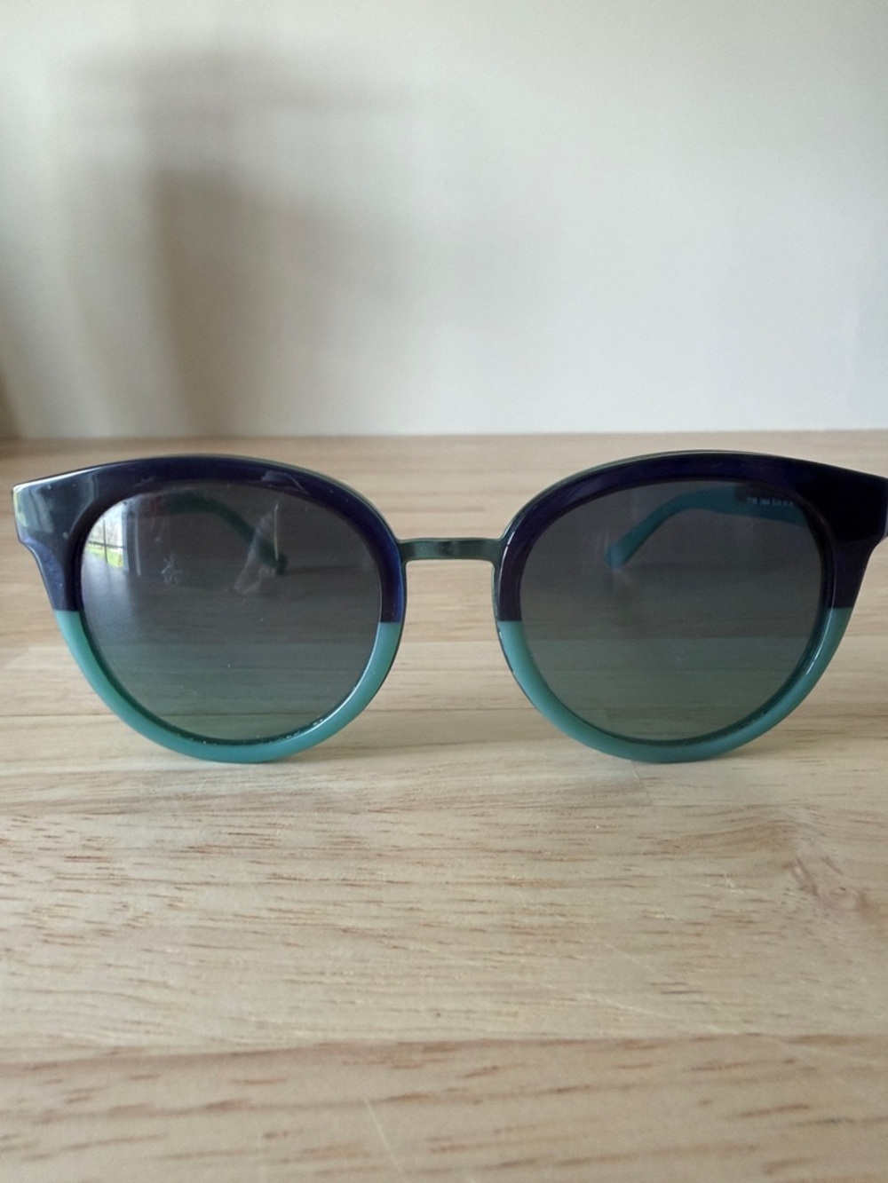 Tory Burch sunglasses. Navy /seagreen color. Good condition.